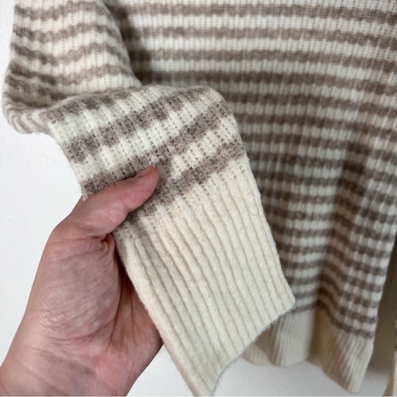 Banana Republic Alpaca Wool Blend Cream Striped Turtle Neck Sweater, Size Small - Picture 6 of 8